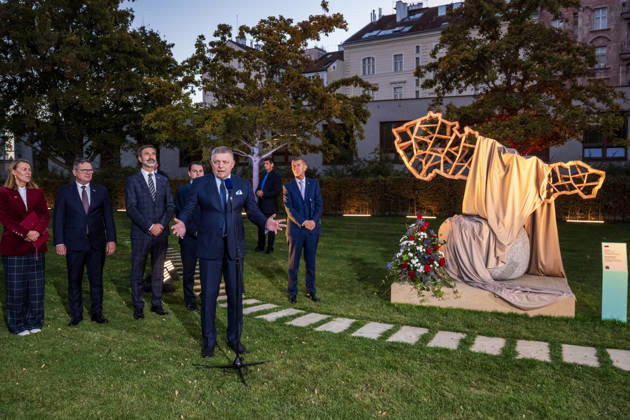 Prague: Unveiling of a statue as a symbol of Czech-Slovak friendship