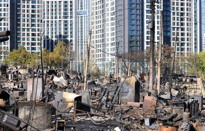 South Korea: Damage following a major fire in a shanty town in Seoul