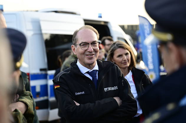 Sachsen, Alexander Dobrindt besucht MURE26-Übung auf dem Truppenübungsplatz Oberlausitz in Weißkeißel