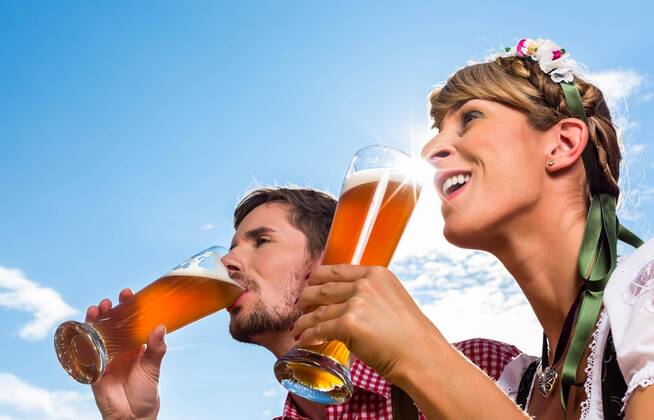 IMAGO Creative, Lifestyle, Bayerisches Lebensgefühl - Biergarten