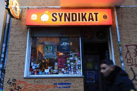 Berlin pub syndicate resists real estate company Pears Global