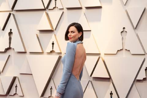 Oscars 2019 - Outfitzwillinge - Charlize Theron and Irina Shayk with bob and low back neckline