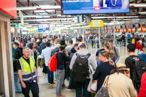 Start of the summer holidays: Endurance test for Berlin Tegel Airport