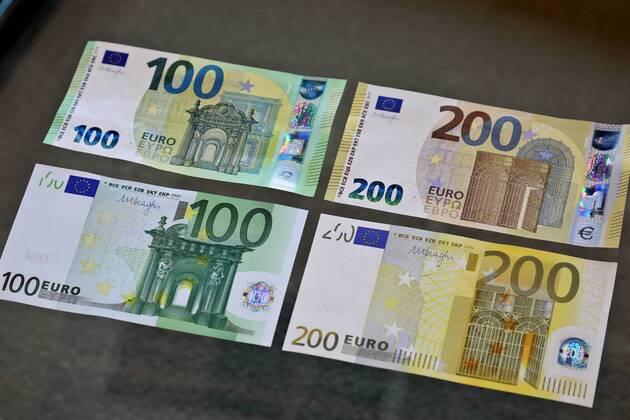 Frankfurt, Presentation of the 100 and 200 euro banknotes in the Deutsche Bundesbank