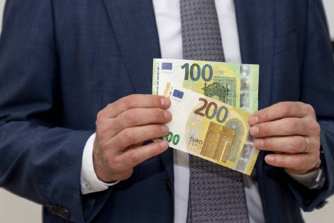 Brussels, Presentation of the new 100 and 200 euro banknotes