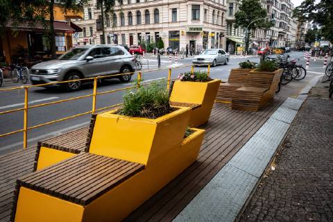 Berlin, hemp cultivation in the parklets of the Kreuzberger Bergmannstraße