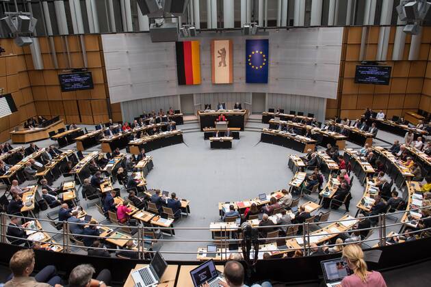 Berlin, MPs receive higher diets and longer working hours