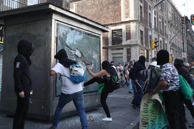 Mexico, riots accompany demonstration in Mexico City