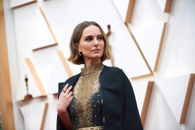 Oscars 2020, Natalie Portman makes a feminist statement with her cape