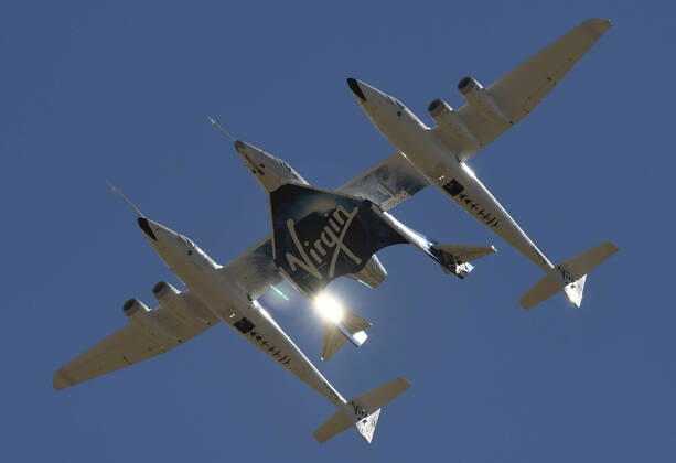 New Mexico, test flight of Virgin Galactic s WhiteKnight with the SpaceShipTwo Unity