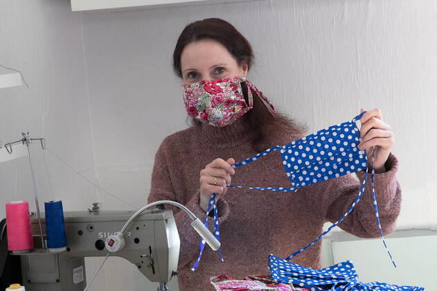 Coronavirus, Hannover, fashion designer Melanie Wedemeier sews mouthguards for old peoples homes