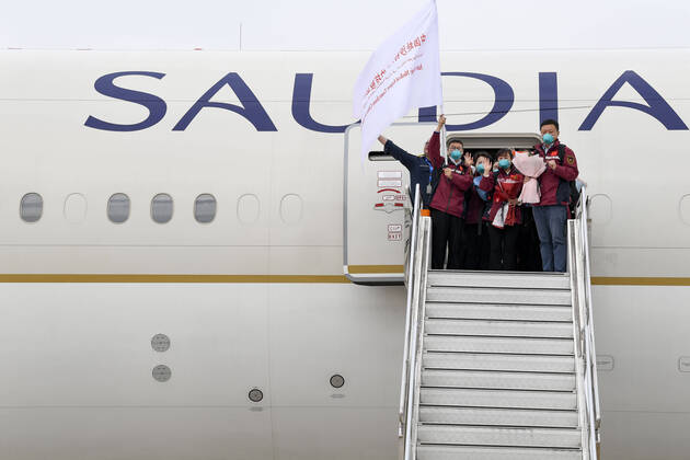 Coronavirus, China, medizinisches Personal und Hilfsgüter auf dem Weg nach Saudi-Arabien