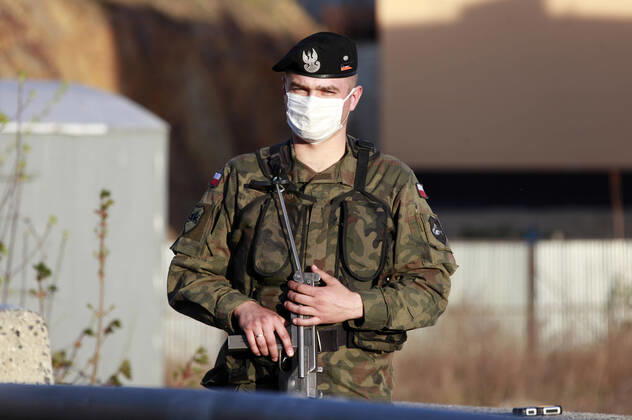 Coronavirus, polnische Soldaten am Grenzübergang in Görlitz