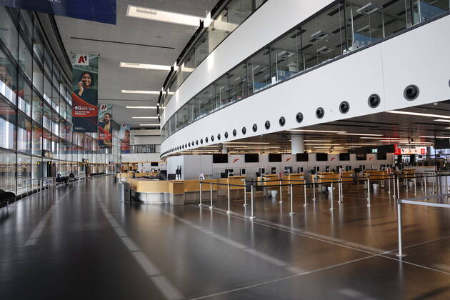 Coronavirus in Österreich, Menschenleerer Flughafen in Wien