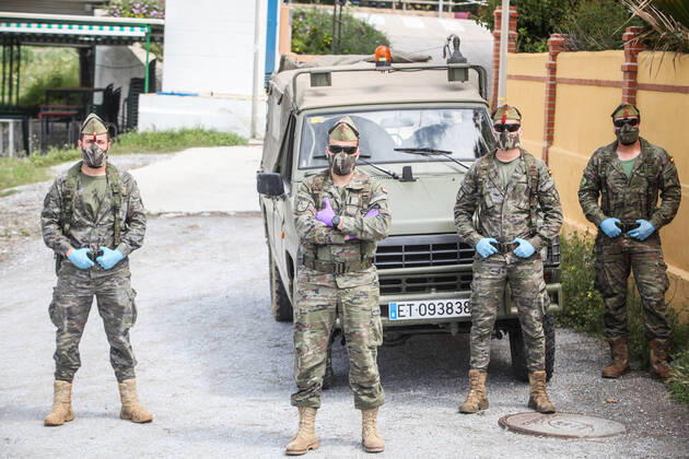 Coronavirus in Spanien, Soldaten kontrollieren die Ausgangssperre in Malaga