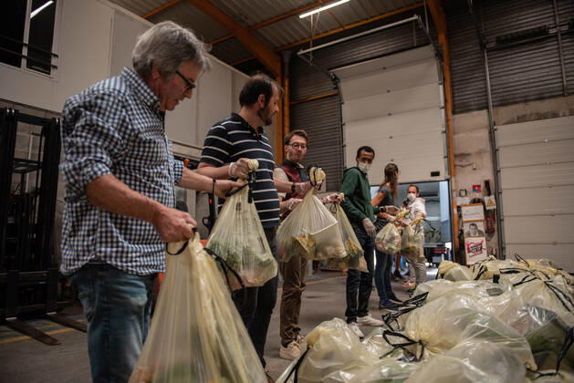 Coronavirus in Frankreich, Arbeit im Lager der Initiative Les Restos du Coeur