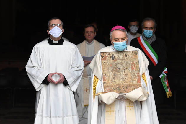 Coronavirus in Italien, Bischof Livio Corazza spricht Sondersegen aus in Forli