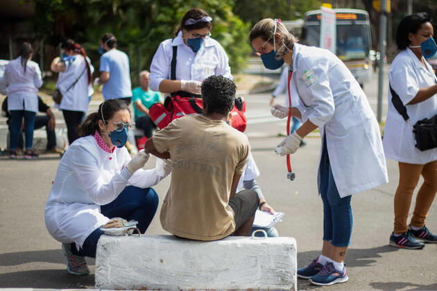 Coronavirus in Brasilien, medizinische Untersuchung von Obdachlosen in Porto Alegre
