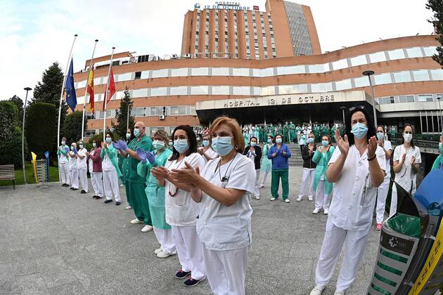 Coronavirus in Spanien, Applaus für Mediziner und Pflegekräfte in Madrid