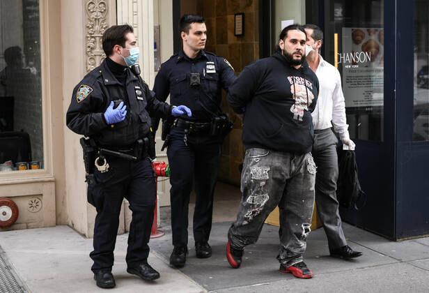 Coronavirus in USA, Polizei verhaftet Personen die gegen Kontaktverbot verstoßen