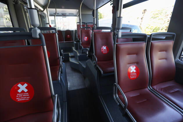 Coronavirus in Belgien, Markierte Sitzplätze im Bus in Brüssel