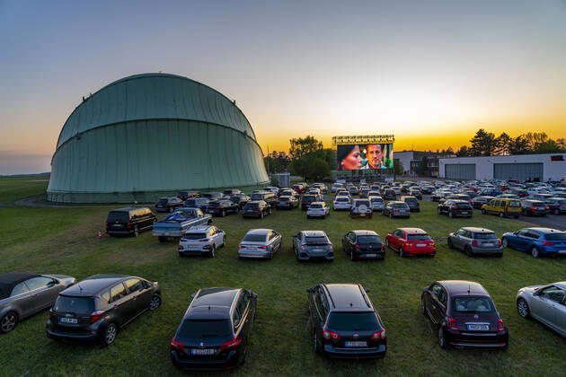 Coronavirus in NRW, Autokino am Flughafen Essen Mülheim
