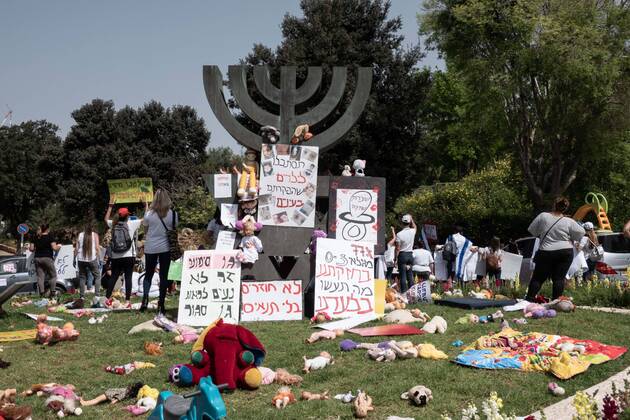 Coronavirus in Israel, Lehrer und Erzieher protestieren vor dem Parlament in Jerusalem
