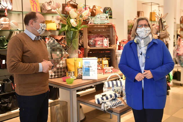 Coronavirus im Saarland, Anke Rehlinger trifft Geschäftsleute in der Innenstadt von Saarbrücken