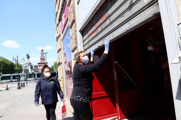 Coronavirus in Italien, Cafes in Mailand bereiten sich auf erste Lockerungen vor
