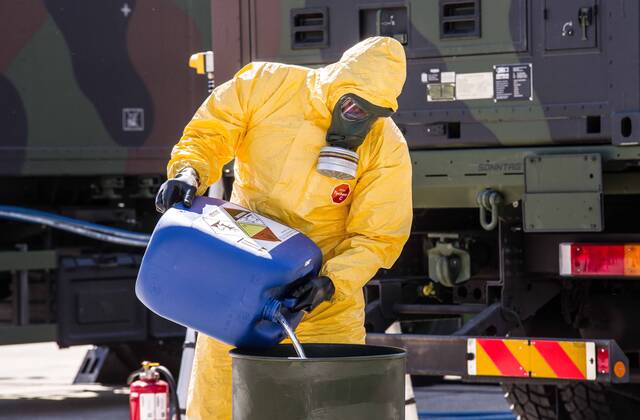 Coronavirus in Bayern, Bundeswehr produziert Desinfektionsmittel in Neubiberg