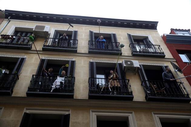 Coronavirus in Spanien, Dank an Mediziner und Pflegekräfte in Madrid