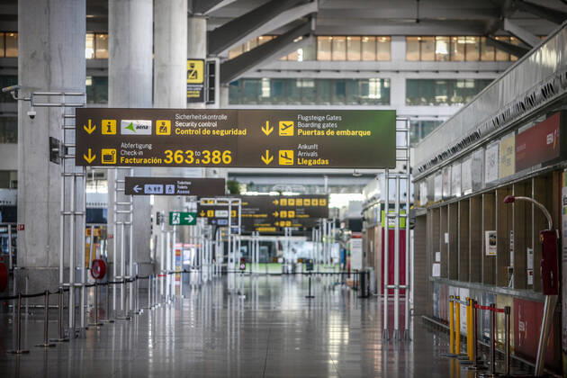 Coronavirus in Spanien, Gähnende Leere im Flughafen Malaga