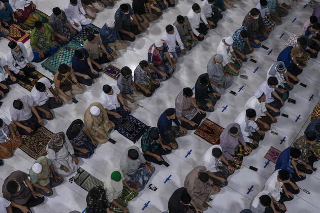 Coronavirus in Indonesien, Muslime zum Start des Ramadan in Lhokseumawe ohne Rücksicht auf Distanz