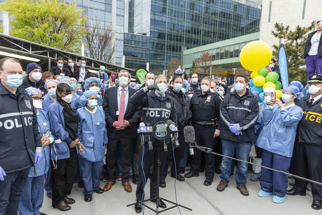 Coronavirus in den USA, Michael Dowling und Patrick Lynch danken Polizei und Krankenhausmitarbeitern