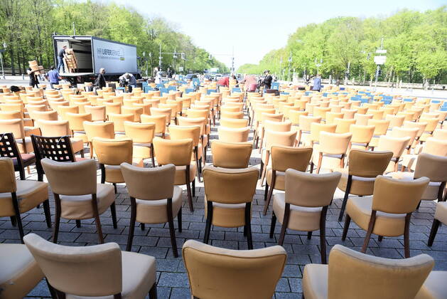 Coronavirus in Berlin, Restaurantbetreiber protestieren vor dem Brandenburger Tor