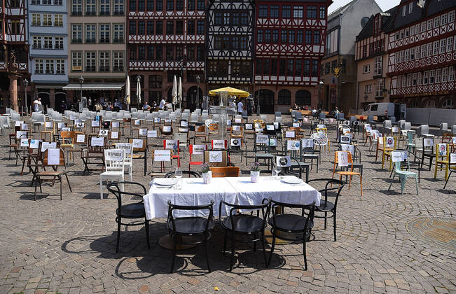 Coronavirus in Hessen, Restaurantbetreiber protestieren auf dem Römer in Frankfurt am Main