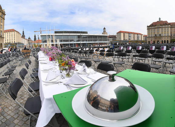 Coronavirus in Dresden, Restaurantbetreiber protestieren auf Dresdner Altmarkt