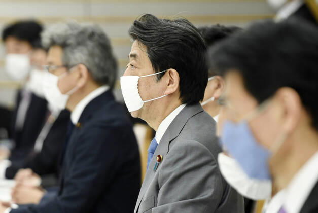 Coronavirus in Japan, Sitzung mit Shinzo Abe in Tokio