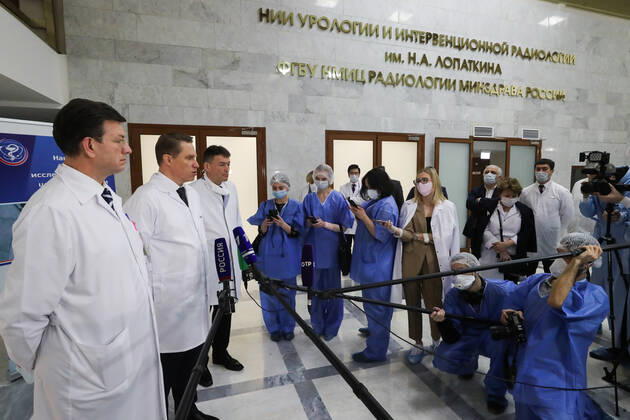 Coronavirus in Russland, Gesundheitsminister Mikhail Murashko besucht Forschungsinstitut Lopatkin