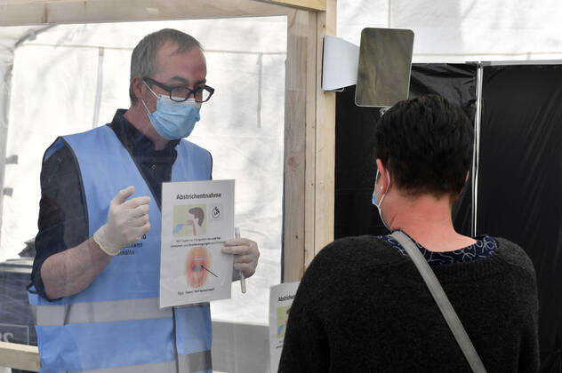 Coronavirus, Drive-In Corona-Teststation in Berlin