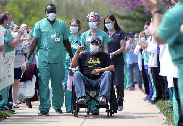 Coronavirus in den USA, Polizist nach überstandener Infektion aus Krankenhaus entlassen in St. Louis