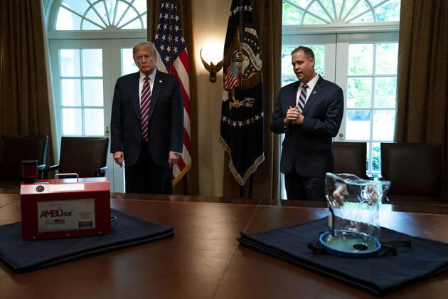 Coronavirus in den USA, NASA präsentiert Donald Trump neue medizinische Ausrüstung