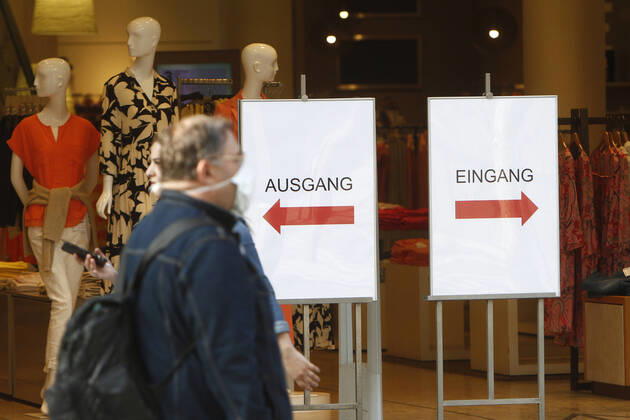 Coronavirus, Maßnahmen zur Abstandswahrung im Einzelhandel in Frankfurt am Main