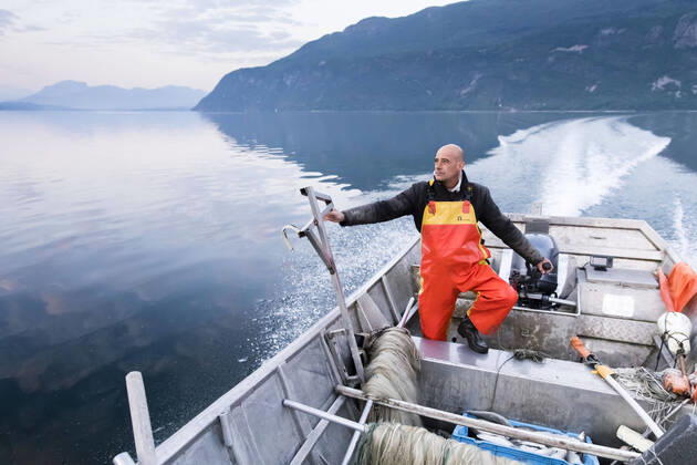 Coronavirus in Frankreich, Fischer darf wieder hinaus zum Fischen auf den Lac Du Bourget