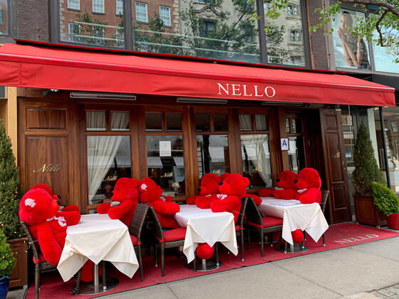 Coronavirus in den USA, Teddybären ersetzen Kunden in New Yorker Restaurant