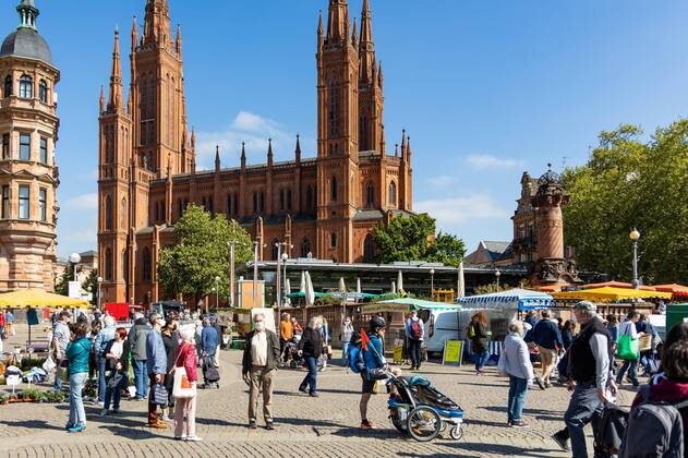 Coronavirus in Hessen, Wochenmarkt in Wiesbaden