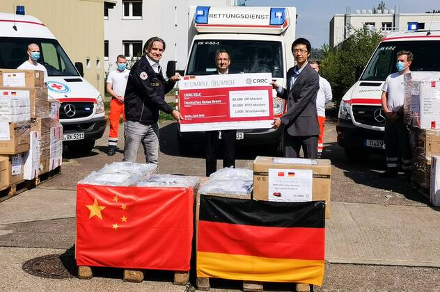 Coronavirus, Übergabezeremonie von medizinischen Gütern aus China in Berlin