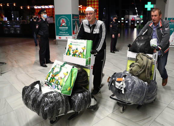 Coronavirus in Russland, Ankunft von Passagieren der Ural Airlines am Flughafen in Kaliningrad