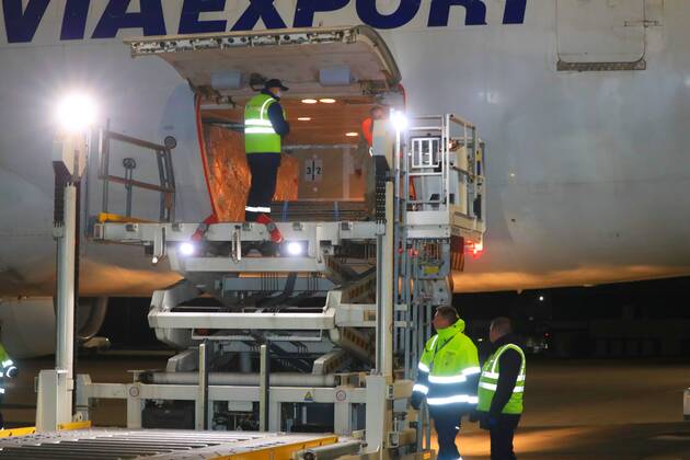 Coronavirus in Weißrussland, Ankunft von Hilfslieferungen aus China auf dem Flughafen in Minsk